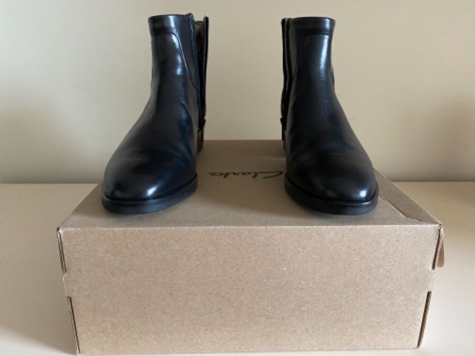 Чисто нови обувки Camper, боти Clarks, сандали Hogl