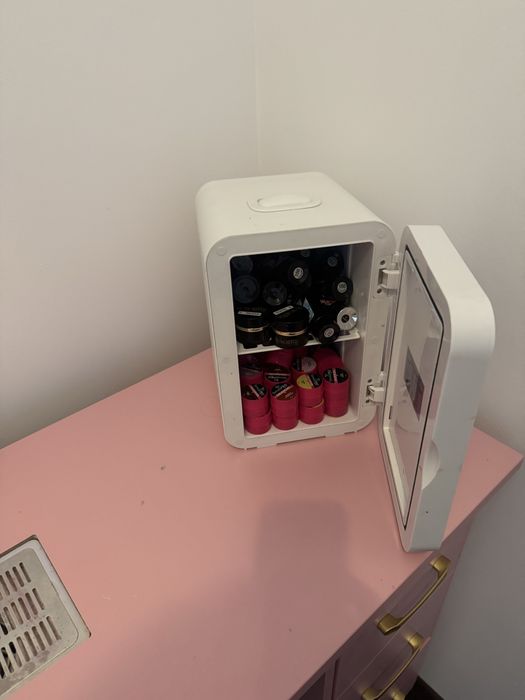 Birou manichiura cu aspirator incorporat