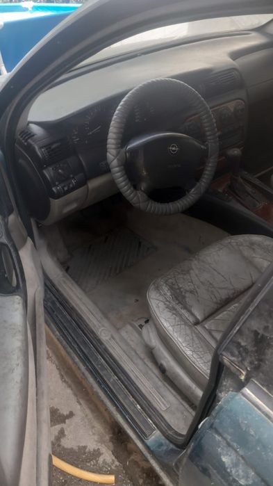 Opel Omega запчастка
