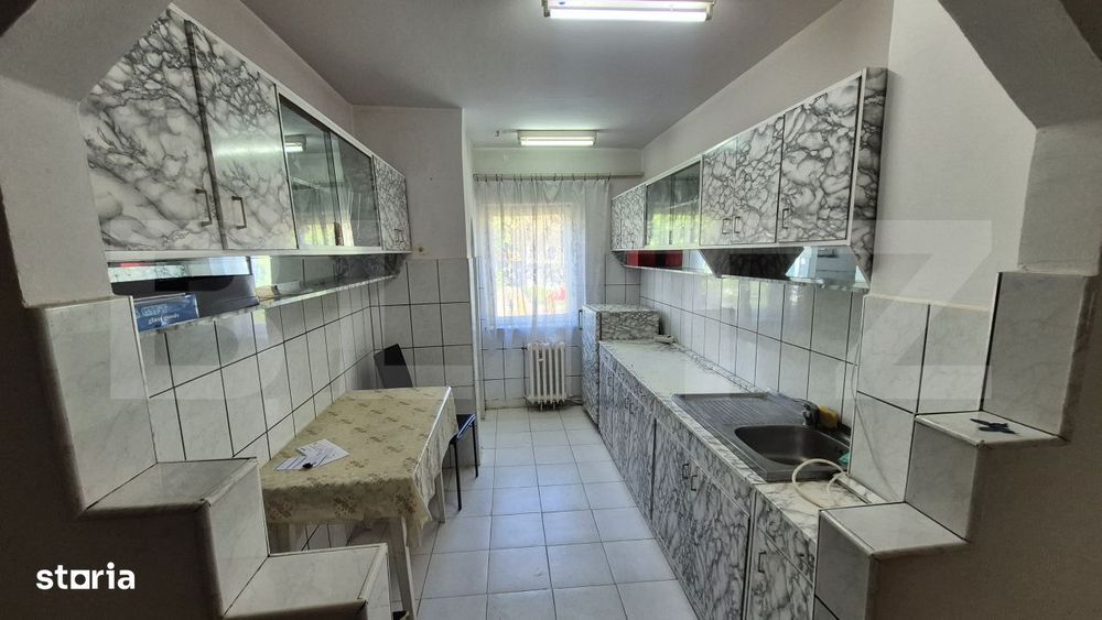 Apartament cu 4 camere de vanzare, 69.51 mp,  Micro 17