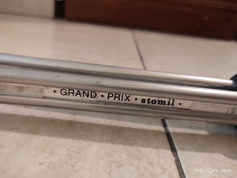 Ракети за тенис на корт и бадминтон