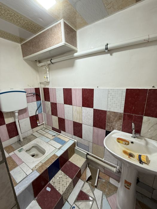 Полуподвал помещение. Шахар марказидаги ярим подвал хонаси