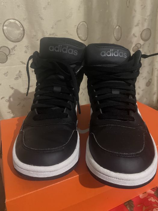 Pantofi Adidas - Stil gheata