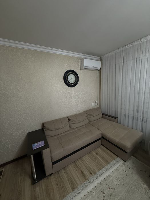 Диван продается срочно.