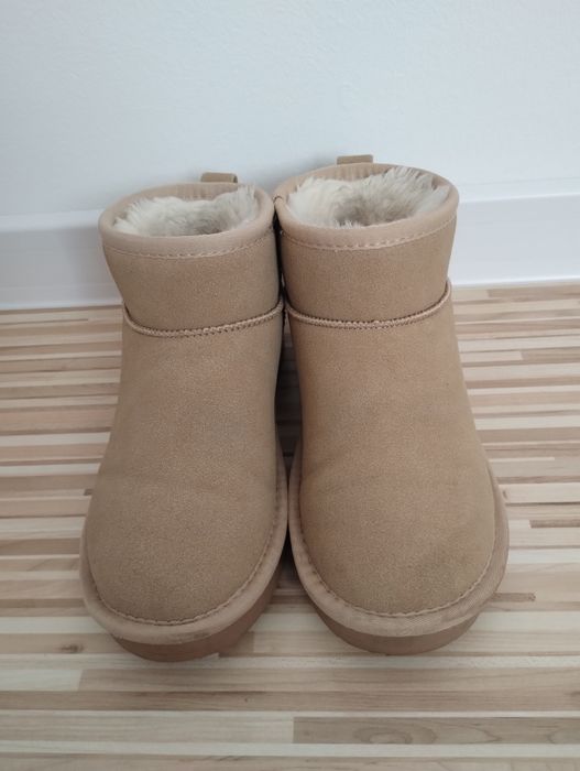Ugg scurte nr 34