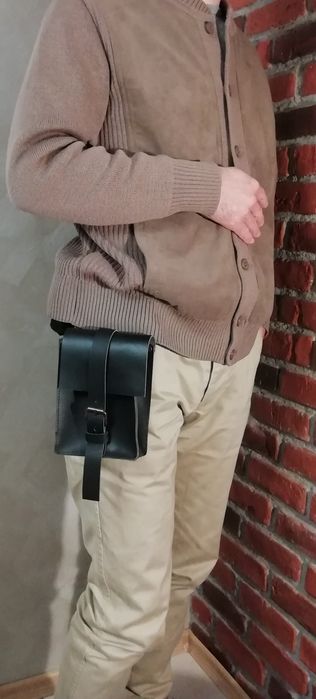 Чанта от естествена кожа.