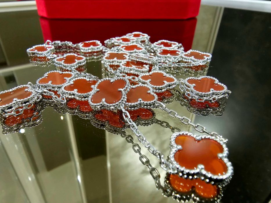 Van Cleef & Arpels VCA Silver Red Alhambra 20 Motifs Дамско Колие