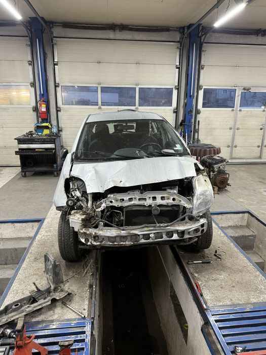 Тойота  Ярис НА ЧАСТИ 1.0i 2011 г