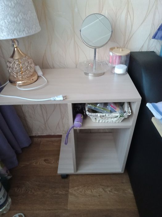 Мебель.Столик прикроватный