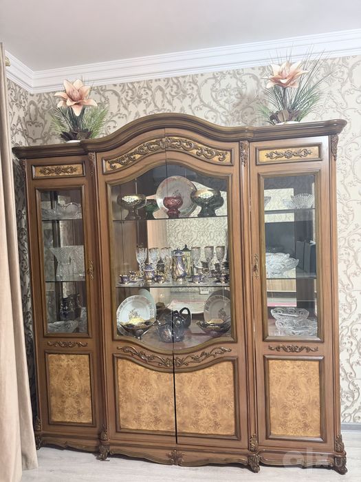 Продамам сервант