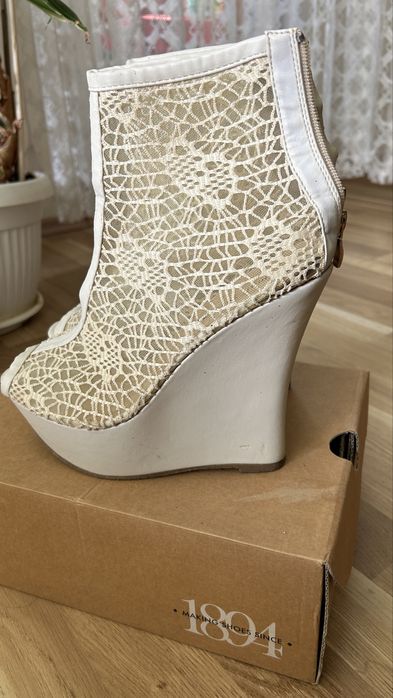 Дънкова пола - практична S размер + Дамски летни обувки - 40 номер