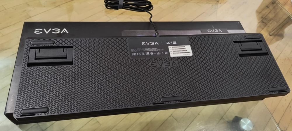 Чисто нова клавиатура EVGA Z 12