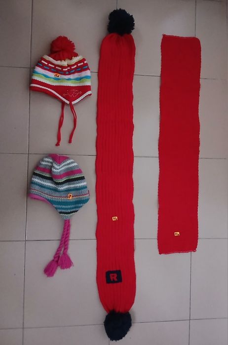 Бебешки и детски зимни шапки, зимни шалове и топли и меки наушници.