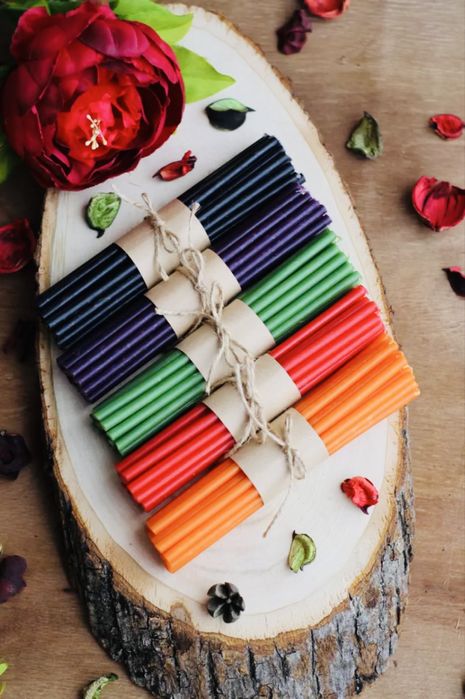 свечи восковые разного цвета