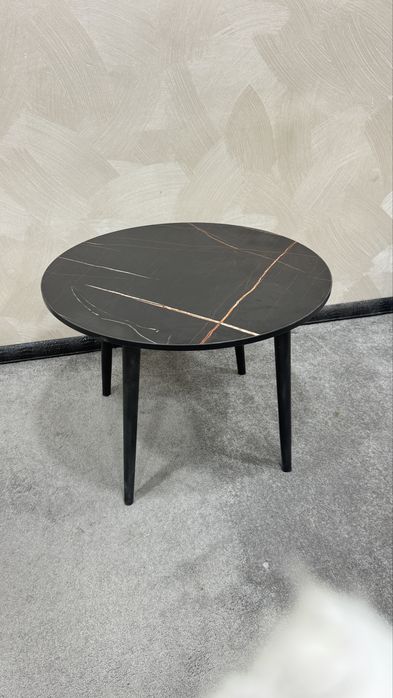 Столики.Дешево .продаются журналные столики