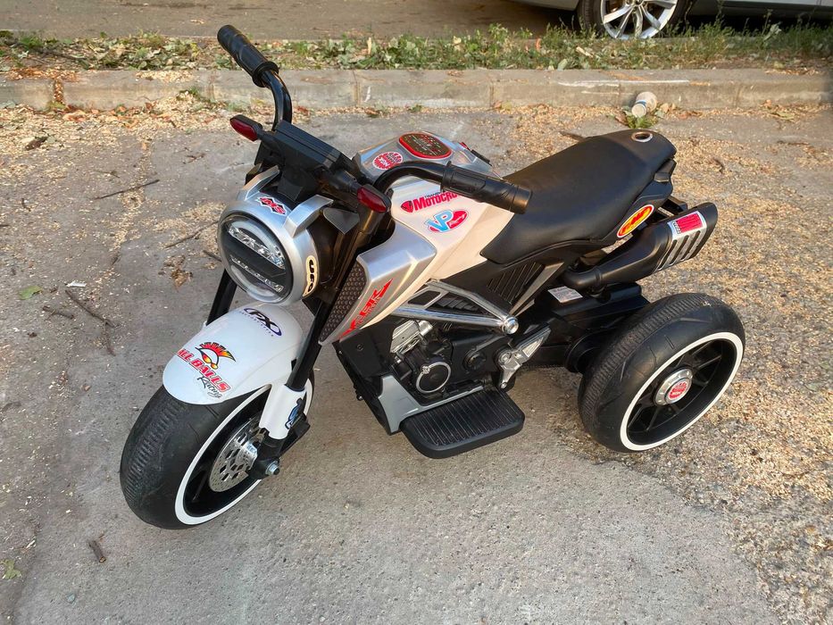 Motocicleta electrica cu 3 roti pentru copii