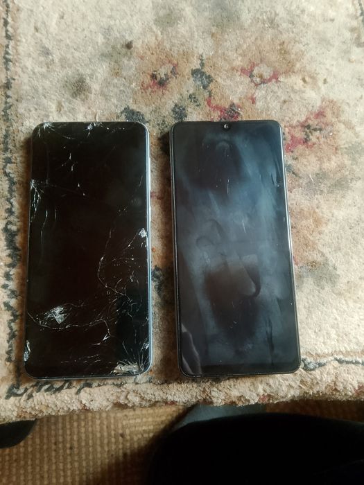 Продам на запчасти два телефона.