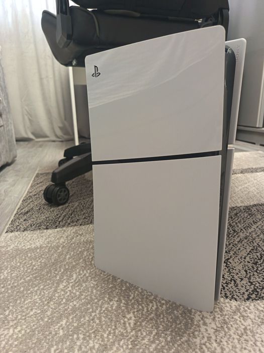 VÂND URGENT!! PS5 slim disc edition