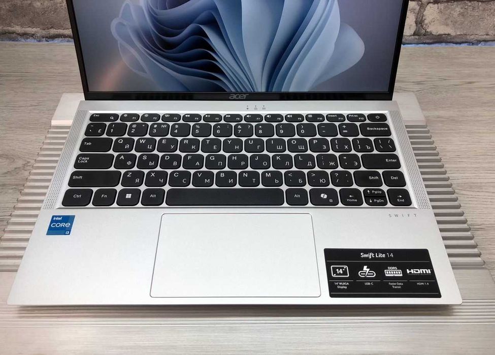 Шустрый Acer i3 , 8 ядер, SSD 512