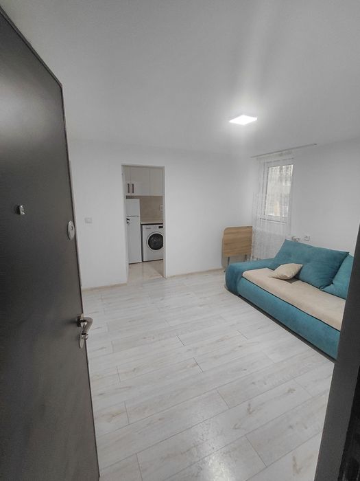 Închiriez garsoniera