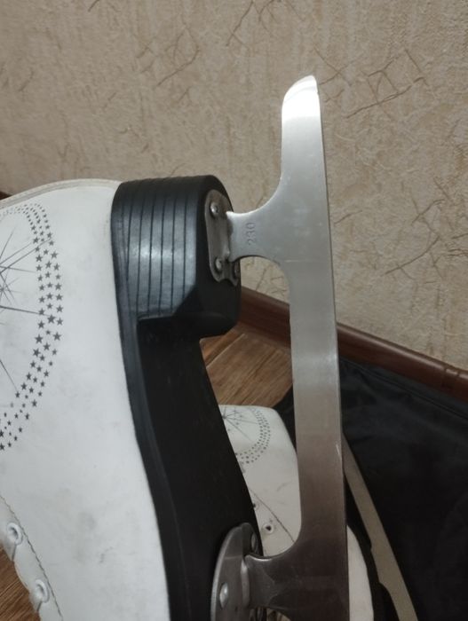Продам коньки 37 размер