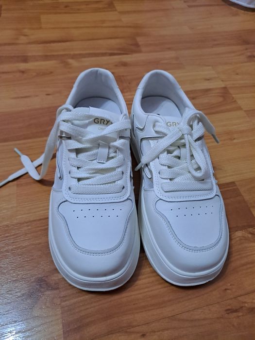 Adidasi noi Gryxx marime 37
