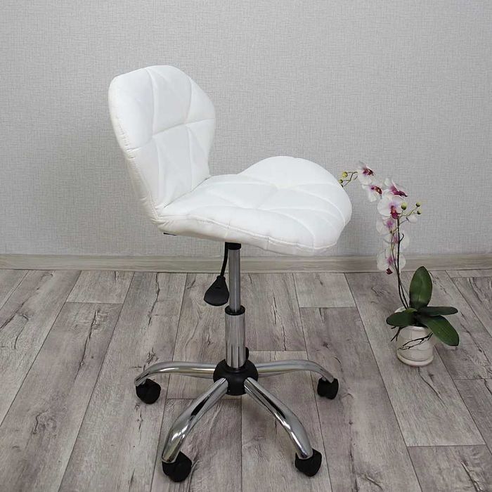 Kushetka va stul 1 yil ishlatim xolos holati yengi