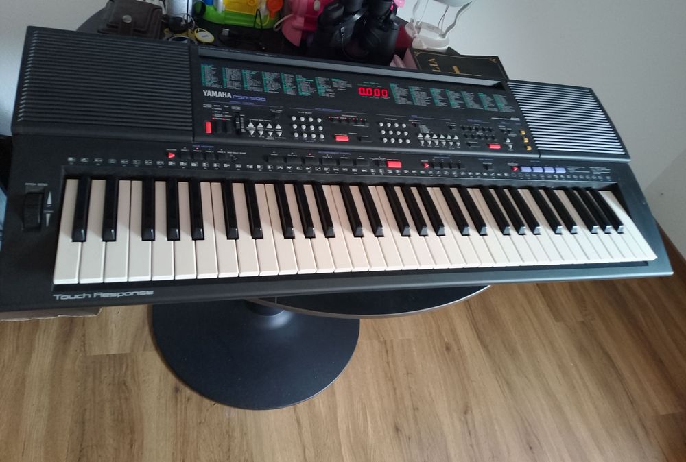 Vând orgă Yamaha PSR 500