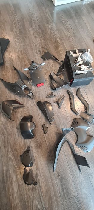 Protectii carbon originale Ducati Panigale V4