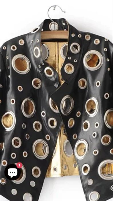 Дамско яке с капси