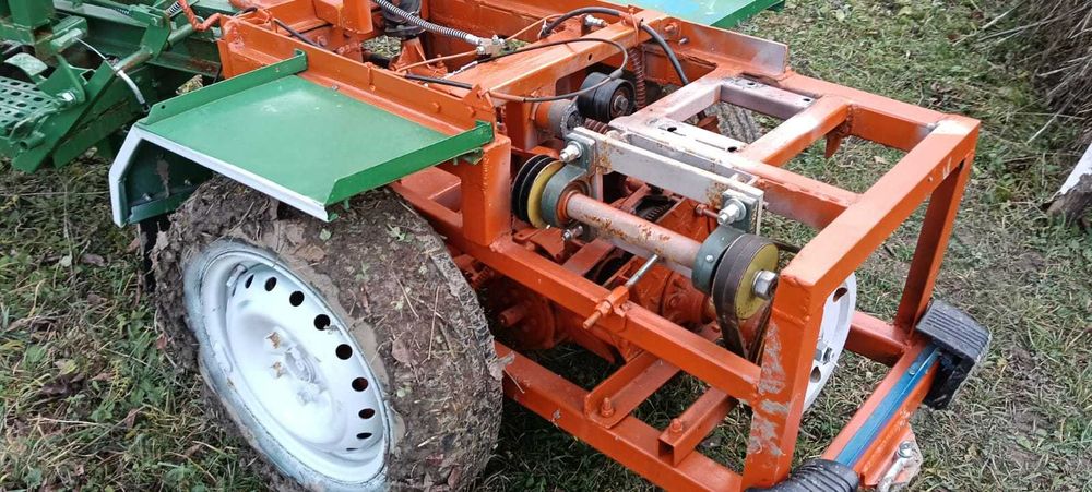 Tractoraș făcut artizanal