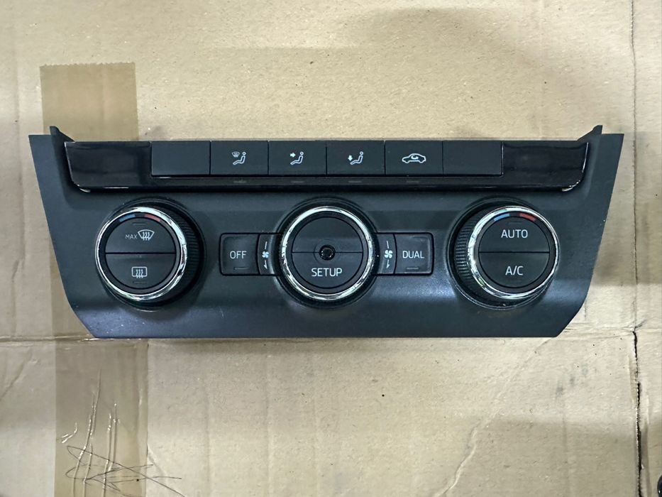 Panou clima climatronic cu rama skoda octavia 3