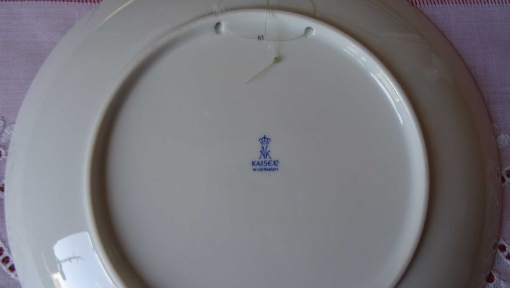 Чиния за стена АК Kaiser W Germany.