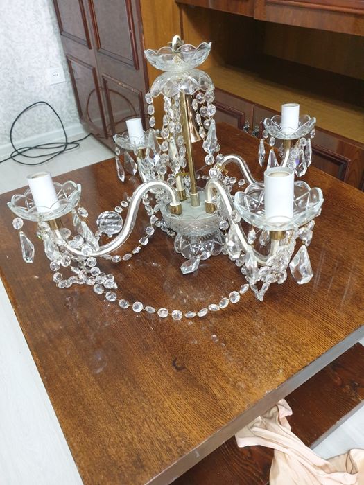 Продаю люстру,чешское стекло.