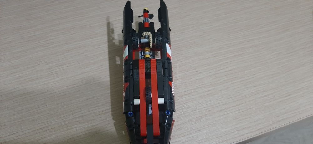 Продам оригинальный лего катер