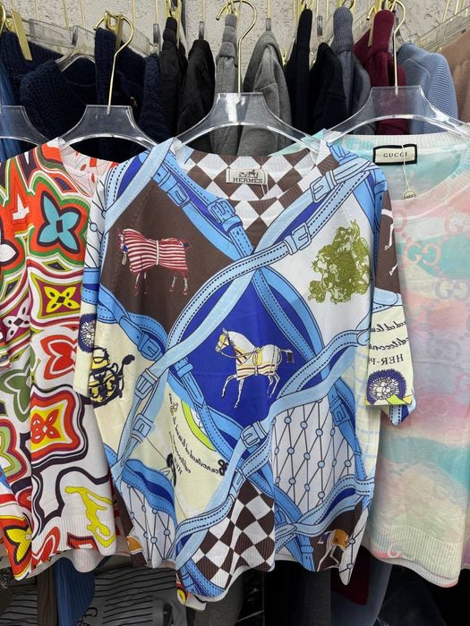 Женские люксовые кофты и футболки