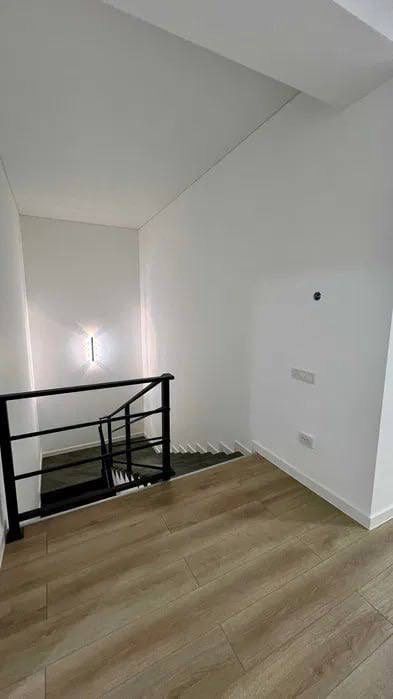 Два Блезница 3 уровна по 250м2