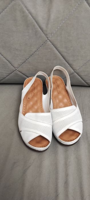 Продам босоножки