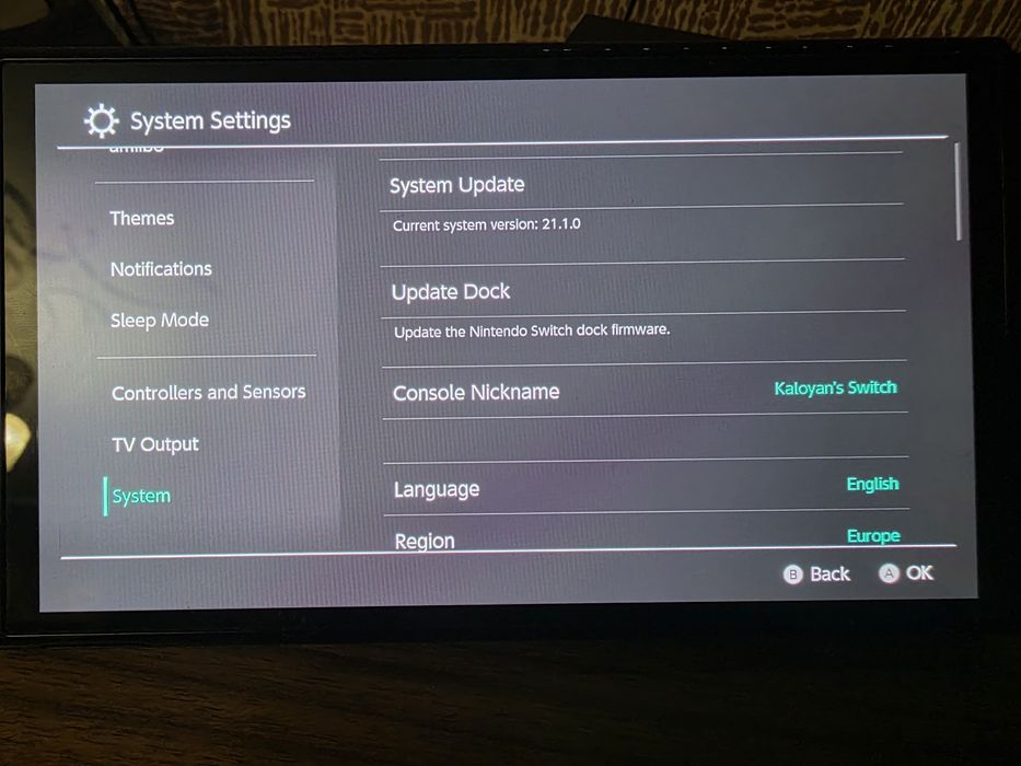 Nintendo Switch OLED конзолата е в отлично състояние, като нова.