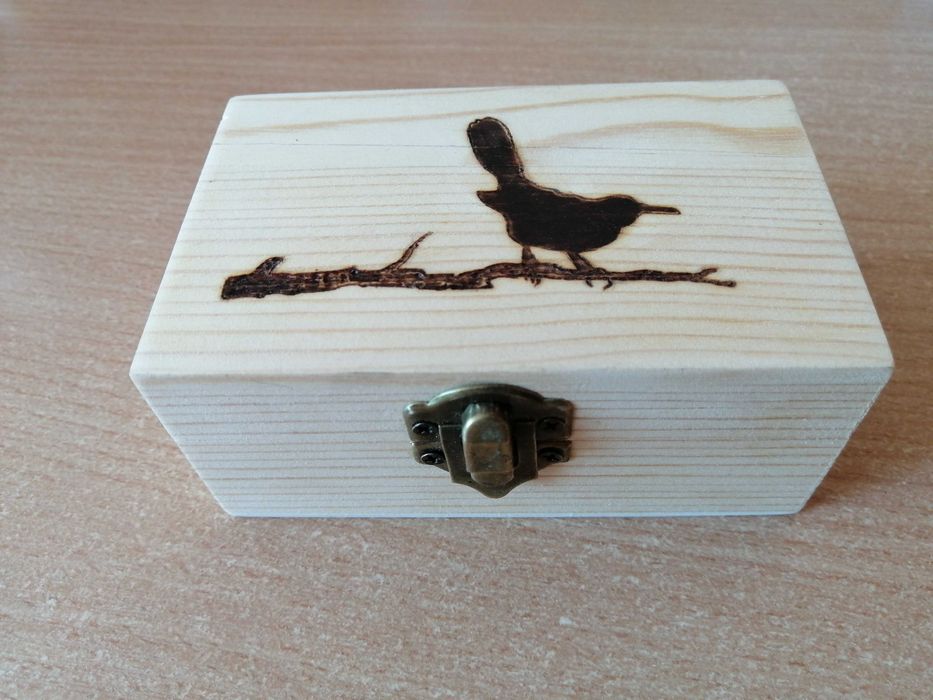 Ръчно пирографиране на албуми, табели, картички, кутии и др