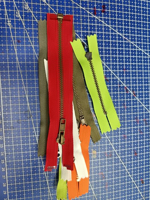 Ципове, ластици, и парчета естествена кожа