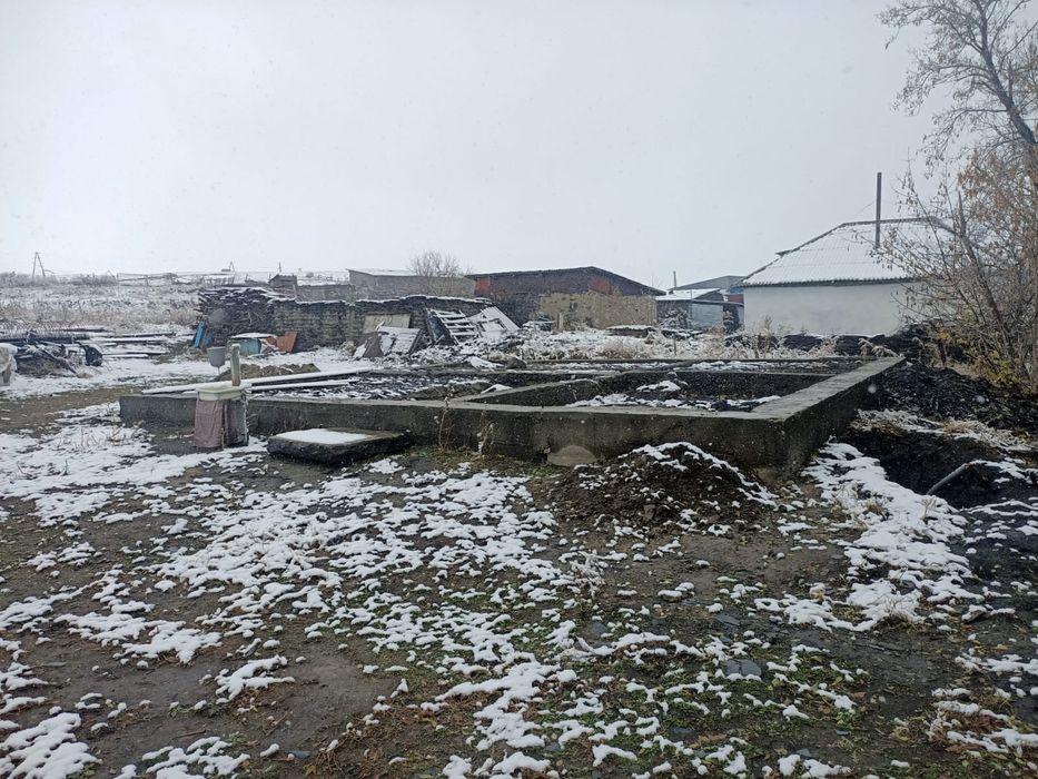 Сағыр ауылында 3 бөлмелі үй сатылады.