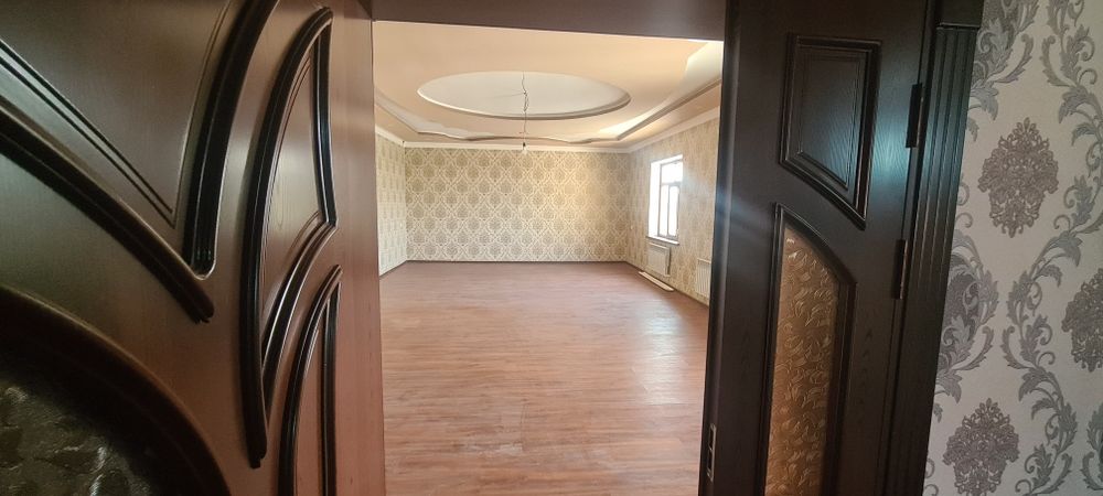 Урган ш. (Спутник) Навруз махалласида, йул буйида жойлашган турар жой