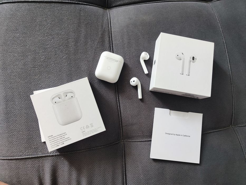 Продам наушник airpods оригинал