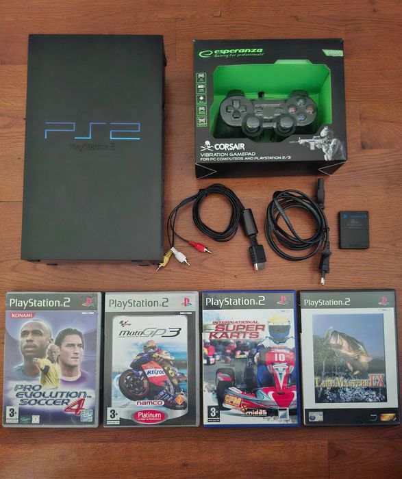 Продавам PlayStation 2 с FMCB, контролер и 4 игри