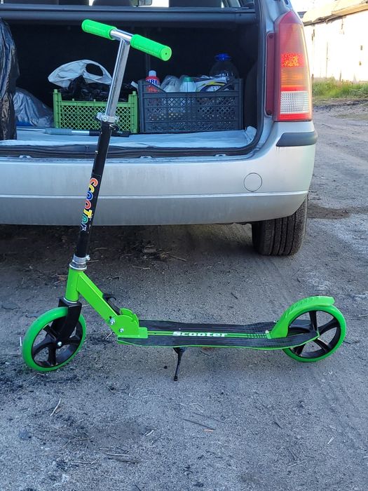 Продам самокат в хорошем состоянии,  недорого,  торг.