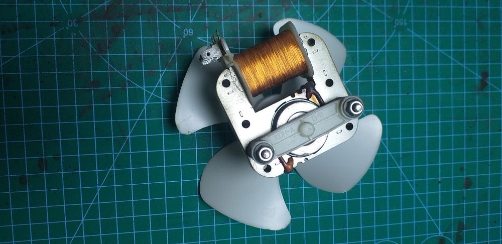 Вентилятор от микроволновки.