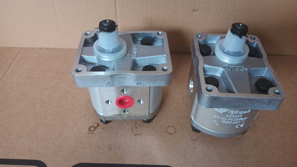 Pompa H13 pentru tractor U445 servo ridicare