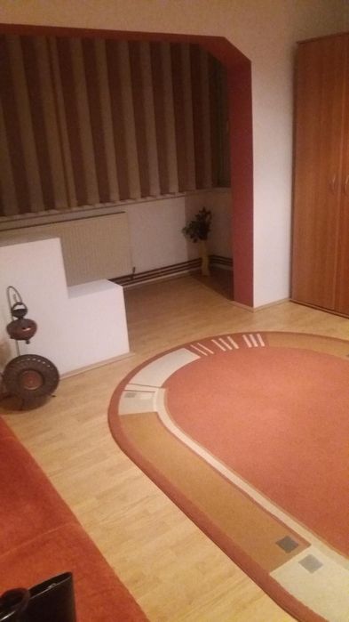 Inchiriere apartament cu 3 camere decomandat, zona Modern