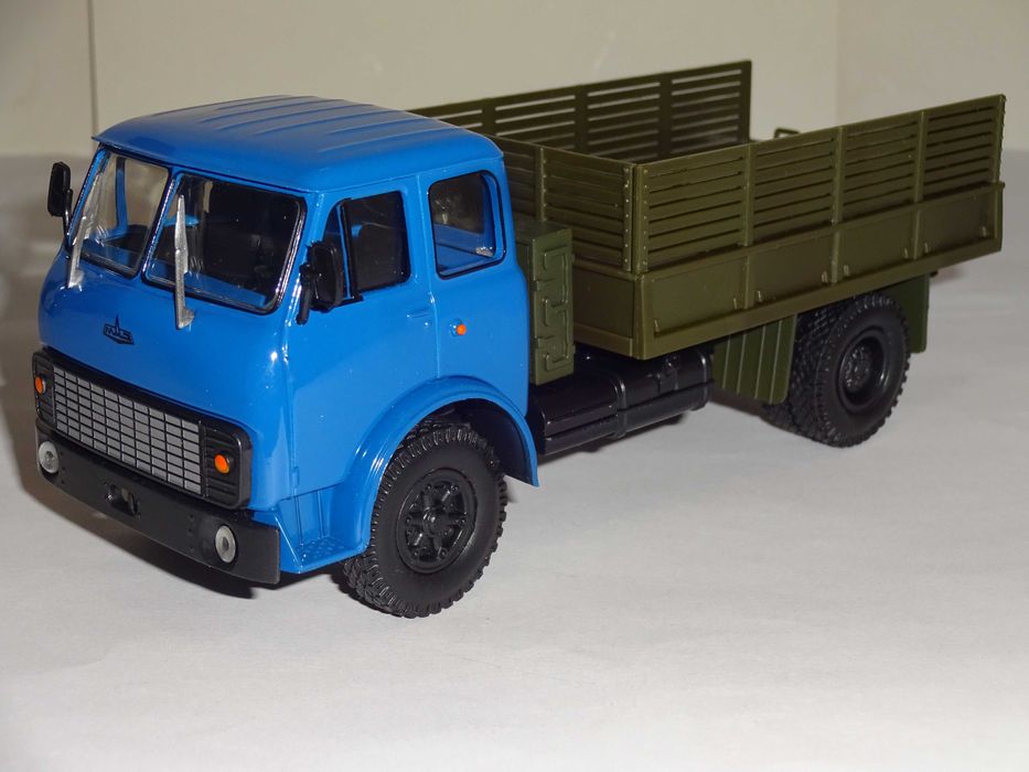 Масштабные модели 1/43 продам.